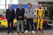 B-Maxが綾瀬市で車両展示セレモニーを開催。ルーキーの木村偉織「シーズン中盤までにSFを理解したい」