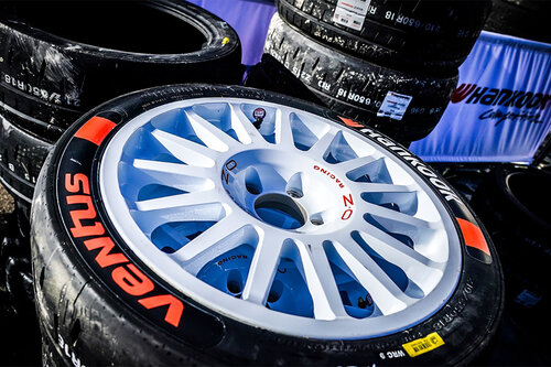 OZ 取出し Racing スポーツホイール & Bridgestone スリックタイヤ OZ 取出し Racing スポーツホイール & Bridgestone スリックタイヤ