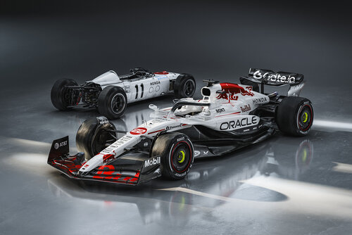 レッドブル、F1日本GP特別カラーリングを発表。ホンダF1初優勝 レッドブル、F1日本GP特別カラーリングを発表。ホンダF1初優勝