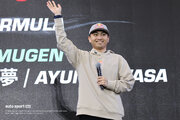 ファンの前でF1日本GPへの期待を語った岩佐歩夢「心の中で手を振り返して、いい走りを見せたい」