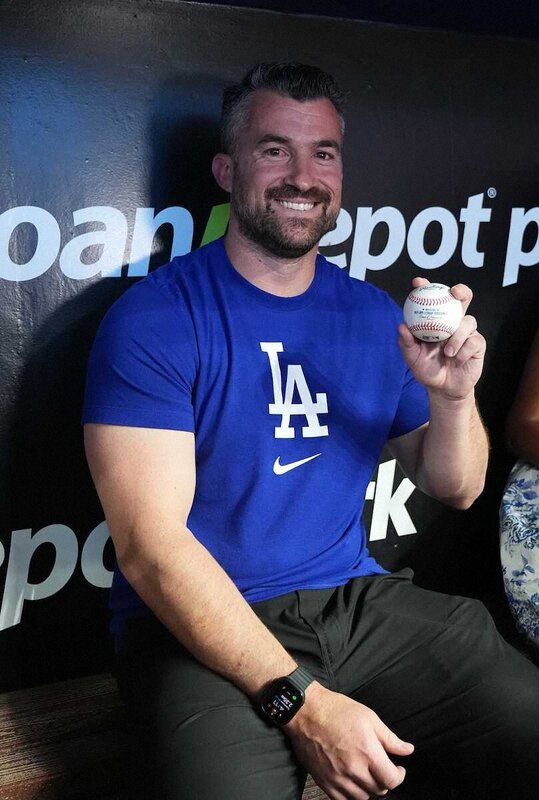 画像：ドジャース・大谷の9号球をキャッチしたアーブ氏は興奮「1秒もかからずこちらに来た」