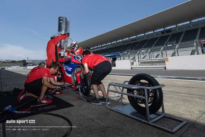 鈴鹿8耐テスト:『HRCのピットワーク小道具』『YARTカネパの撮影