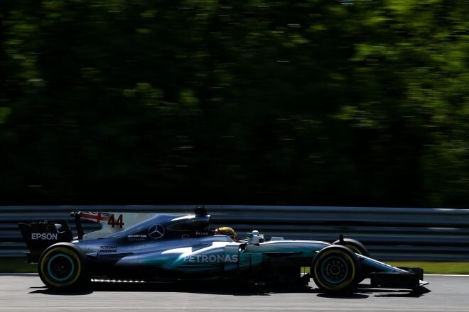画像：ハミルトンは予選4位で悲観的「フェラーリを抜くのは無理。楽に勝たれてしまうだろう」メルセデスF1