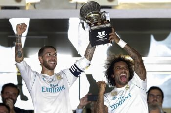 画像：スーペルコパ優勝を喜ぶS・ラモス（左）とマルセロ（右）[写真]＝Real Madrid via Getty Images