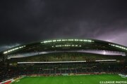 浦和vsFC東京　雷雨のため2度のキックオフ時間変更後に試合開始