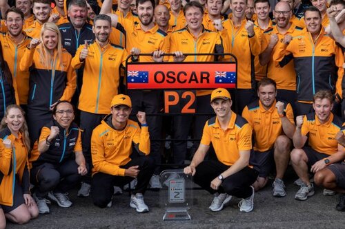 マクラーレンF1、ピアストリとの2026年末までの契約を発表 マクラーレンF1、ピアストリとの2026年末までの契約を発表