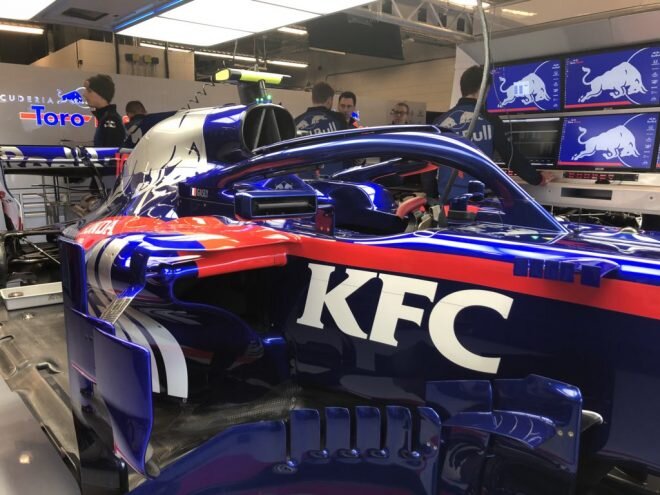 画像：トロロッソ・ホンダ、F1アメリカGPでケンタッキーフライドチキンとスポンサー契約。「KFC」のロゴ入りマシンの写真を公開
