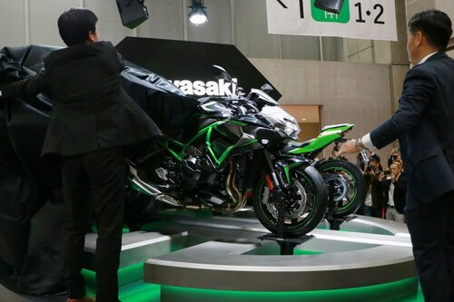 カワサキ、4気筒エンジンの『ZX-25R』、スーパーチャージャー搭載の 