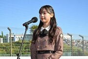 スーパーフォーミュラ第9戦鈴鹿で日向坂46の富田鈴花さんが国歌独唱の大役を果たす