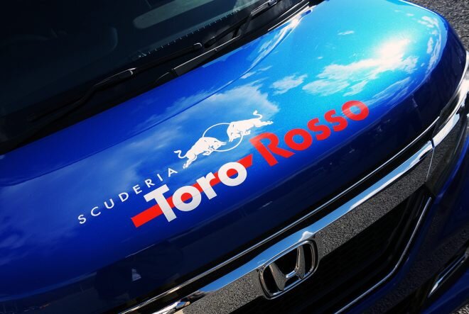 画像：トロロッソ・ホンダの実車第1号がサプライズ登場。2018年は今年以上にアグレッシブなPRも