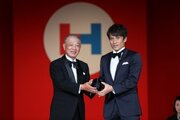 アスリートの社会貢献活動を表彰する「HEROs AWARD 2017」宮本恒靖氏が大賞に