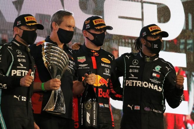 写真ニュース(1/1): ハミルトン3位「レッドブルとメルセデス4台の戦いになったのは、F1にとって素晴らしいこと」【第17戦決勝