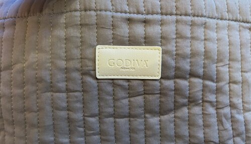 店頭購入した『GODIVA（ゴディバ）』の「2024 ニューイヤー ハッピー