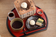【冬季限定】芯からぽかぽか。冬の京都の和モダンカフェで抹茶と味わえる「ほっこり、ぜんざいセット」