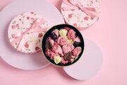薔薇のチョコレートブランド【メサージュ・ド・ローズ】　2024年バレンタインのテーマ『春の喜び』を柔らかなピンクカラーで表現したショコラを発売