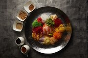 旧正月にアジア流お祝い 　色どり豊かな大皿を囲んで幸運を願う