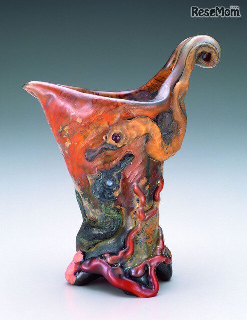 画像：タツノオトシゴをモチーフにした作品《花瓶「海馬」》1901-1903年 北澤美術館蔵
