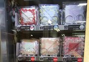 「お寿司模様のレースハンカチ」を買える自販機が横浜にあった　いったい何故？設置の経緯を聞くと...