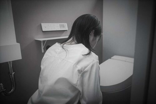 中学生　女子トイレ　盗撮 朝鮮日報