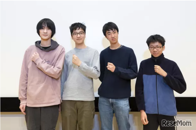 画像：IOI 2024日本代表選手 左から 尼丁さん、太田さん、林さん、平澤さん