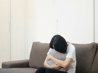 年の差20歳、孫もいる恩師と不倫する女性「切なくて涙が出ます」