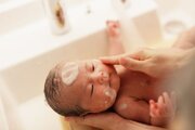 湯上り後の保湿だけでは不十分！生涯最大のお肌の乾燥期から赤ちゃんの肌を守る新常識 “うる肌洗い”のスキンケア