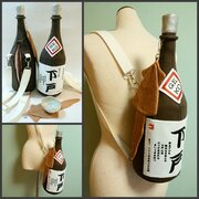 日本酒の一升瓶がリュックサックに　斬新な日本酒バッグ「下戸」と「ザル」が話題に