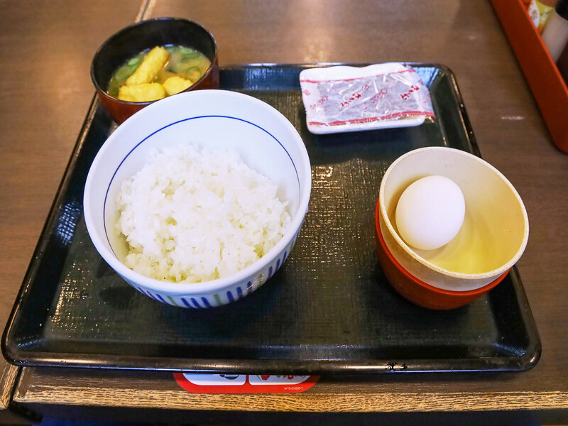 画像：牛丼チェーン最強のTKGはコレ！ 吉野家・松屋・すき家・なか卯の「卵かけご飯」を食べ比べてみた