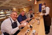 つくだ煮の老舗「新橋玉木屋」が外国人客向けのおにぎりワークショップを6月20日から開催！5月22日からつくだ煮料理の日本酒ペアリングコースを提供開始