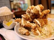 山盛り唐揚げ定食が850円！ 大阪の人気店『台所や』の名物「マウンテン定食」とは？