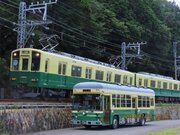 電車とバスがまるで親子...！　志摩線90周年「復刻塗装」で生まれた激レアショット