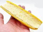 横須賀に根付く謎のパン「ウエハー」とは？　ウエハースのようなカステラのような不思議なパンを食べてみた