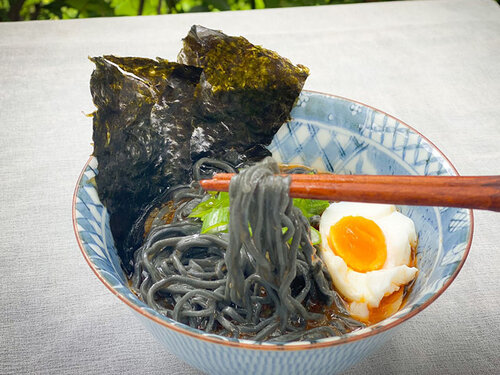 箱根で「最高に旨い！」と話題の「溶岩ラーメン」を食べてみた（2021年