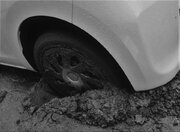 「タイヤが泥にハマって動けない私に、強面のオニーサンたちが『どうしたの～？』。彼らは私の車を囲むと...」（神奈川県・60代女性）
