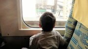 「小学生の息子が、新幹線で初めての一人旅。ひきつった顔で席に座った彼を、隣の席の若者が...」（大阪府・60代女性）