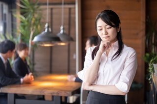 「結果も出さず長年勤務しているだけで昇給昇格できる会社は若手のやる気を損う」15社以上、派遣で働いてきた女性が持論