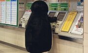 「Suicaのペンギン」、券売機を操作する姿を目撃されてしまう　まさか、切符買ってた？JRに真相を聞いた