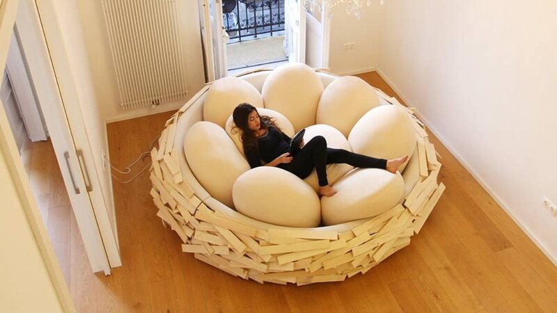 巨大な鳥の巣ソファ「Giant Birdsnest」が人をダメにしそうと話題に ひな鳥気分でたまご に包まれたい（2015年11月24日）｜BIGLOBEニュース