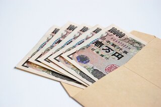 冬のボーナスが30万円 「休みの日でも容赦なく電話。これでもうちはまだマシ」と業界構造を嘆く女性