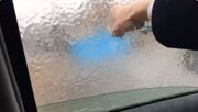 ここまで見事に凍るのか...　寒すぎて車のガラスが「二重窓」になった動画が凄い